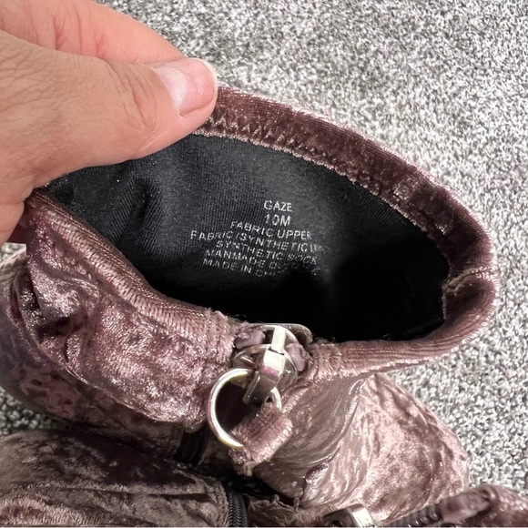 Steve Madden Gaze Bootie in Mushroom Velvet 10 - Picture 5 of 6